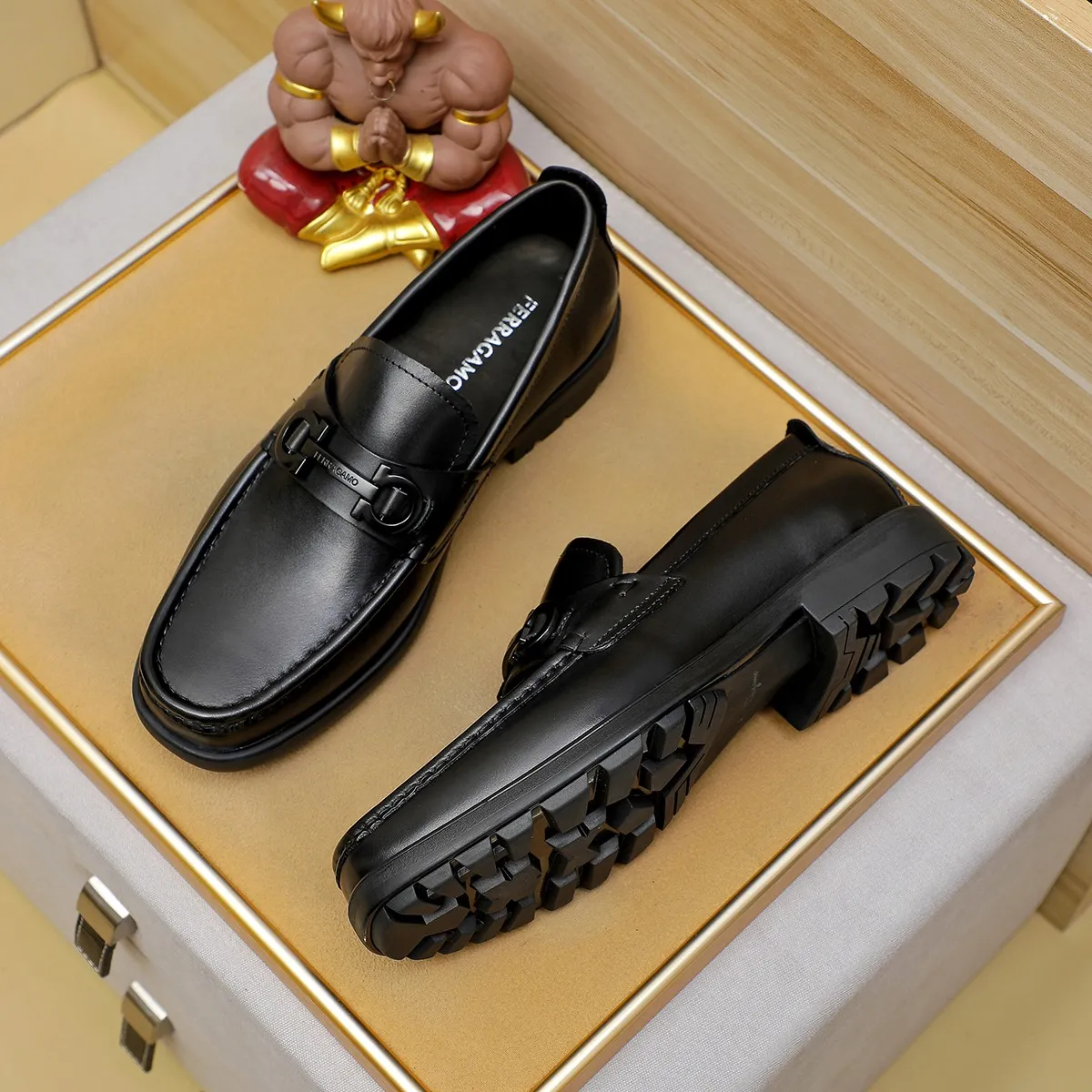 Factory price 440 🔥Ferragamo new leather shoes🇨🇳Official website original 1:1 mold, original quality💯Fine workmanship, high-end luxury☘The upper is made of imported Italian first-layer cowhide🌴Water-dyed🐂Leather lining🍓Rubber wear-resistant and non-slip outsole, breathable and comfortable to wear🍍The first choice for high-grade men🍉, black, size 38-45...